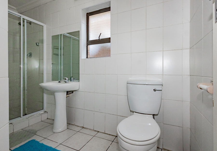 To Let 1 Bedroom Property for Rent in Loevenstein Western Cape